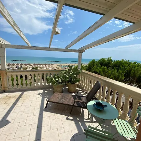 Roseto Fronte Mare Apartment